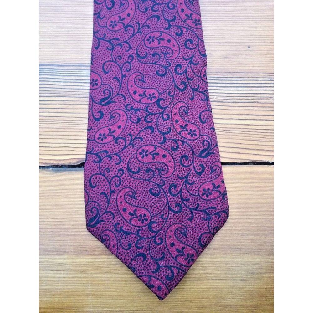Vintage Gap USA Made Burgundy Black Paisley 100% Silk Classic 4" Wide Tie